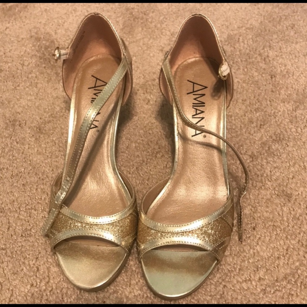 gold heels - Picture 2 of 2